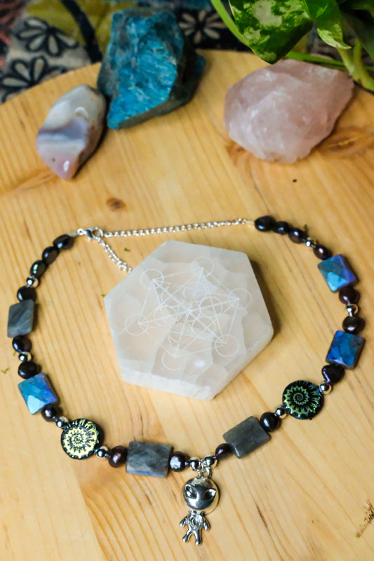 Alien Guy Choker ⢠Labradorite, Glass Beads