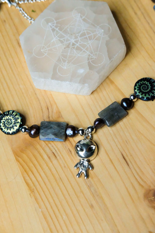 Alien Guy Choker ⢠Labradorite, Glass Beads